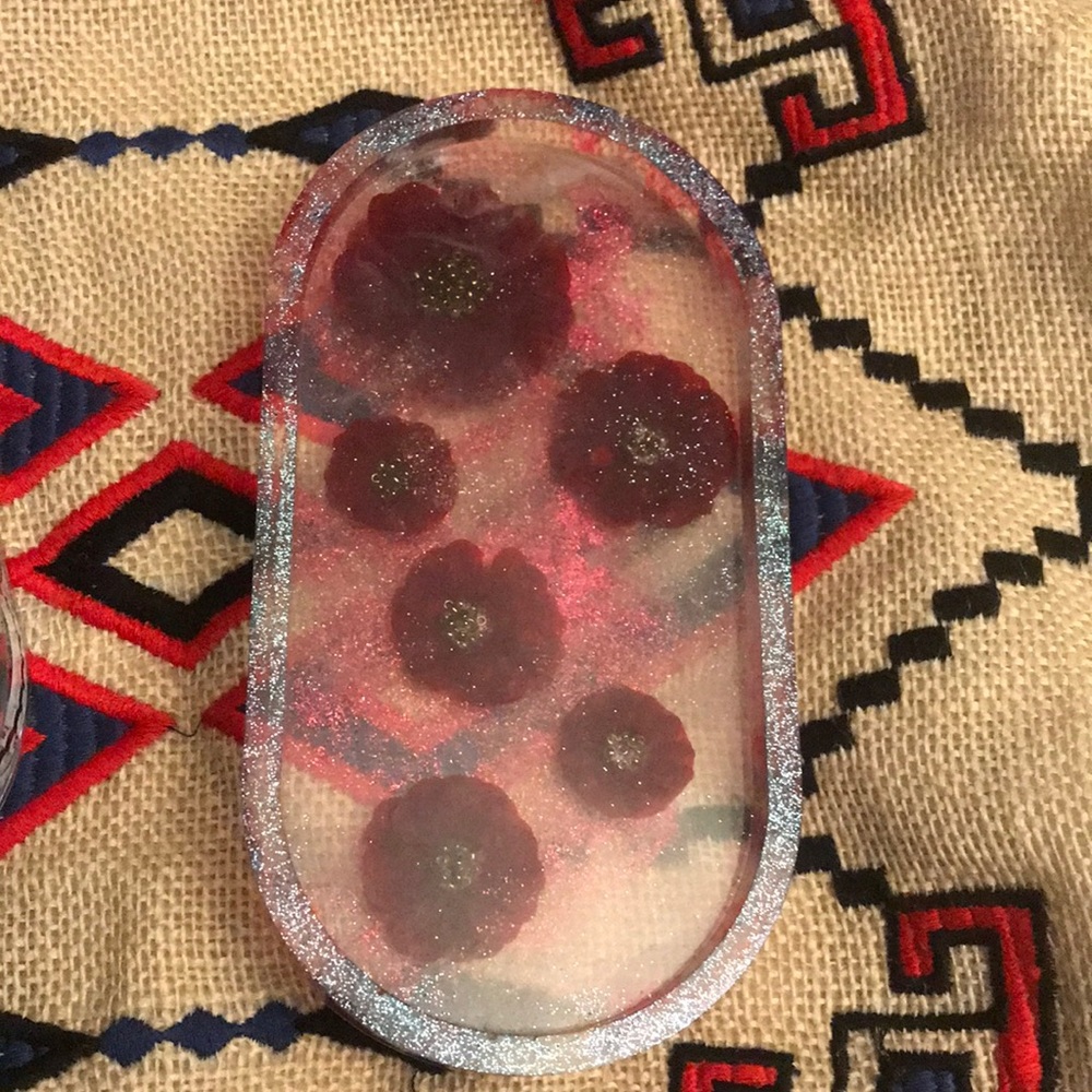 Glittery tray with flowers